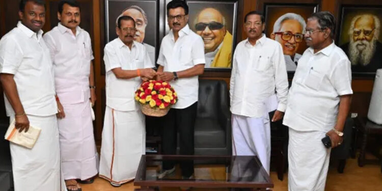 அதிமுகவை விட்டு திமுகவில் இணைந்தார் கோவை சிங்காநல்லூர் முன்னாள் எம்.எல்.ஏ சின்னசாமி