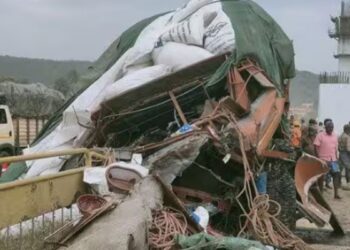 தொப்பூர் கணவாயில் கோர விபத்து: ஆறு வாகனங்கள் மீது லாரி மோதி 4 பேர் பலி