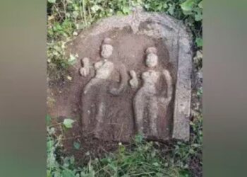 உசிலம்பட்டியில் மண்ணில் புதைந்து வரும் வீர வரலாறுகள்: ‘வளரி’ நடுகற்களைப் பாதுகாக்கக் கோரிக்கை