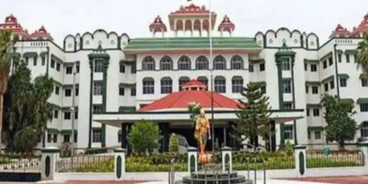 திருப்பரங்குன்றம் தீபம்: உயர் நீதிமன்றத்தில் அவமதிப்பு வழக்கு விசாரணை டிச. 9-க்கு ஒத்திவைப்பு!