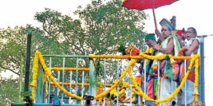 பழநி திருஆவினன்குடி கோயிலில் குடமுழுக்கு கோலாகலம்