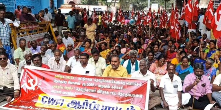  பொங்கல் தொகுப்புடன் ரூ.5,000 போனஸ் வழங்கக் கோரி ஆர்ப்பாட்டம்!