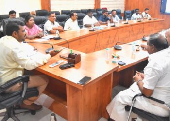 திண்டுக்கலில் வாக்காளர் பட்டியல் சிறப்பு தீவிர திருத்தம்-2026: அரசியல் கட்சி பிரமுகர்களுடன் ஆலோசனை கூட்டம்