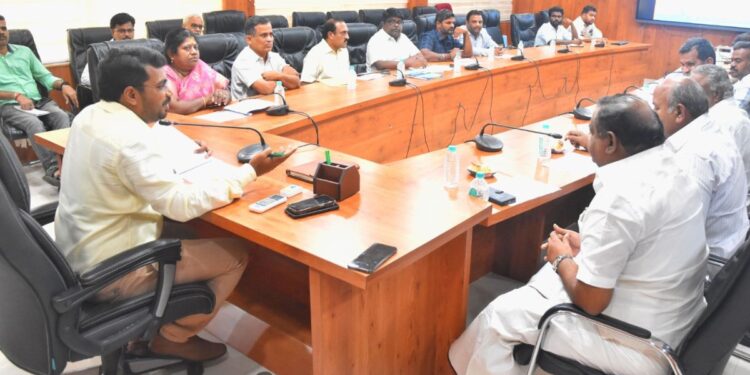 திண்டுக்கலில் வாக்காளர் பட்டியல் சிறப்பு தீவிர திருத்தம்-2026: அரசியல் கட்சி பிரமுகர்களுடன் ஆலோசனை கூட்டம்