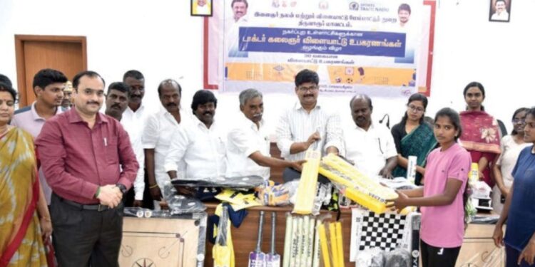 திருவாரூர் மாவட்டத்தின் 216 வார்டுகளுக்கு ‘கலைஞர் விளையாட்டு உபகரணங்கள்’ தொகுப்புகள் வழங்கல்