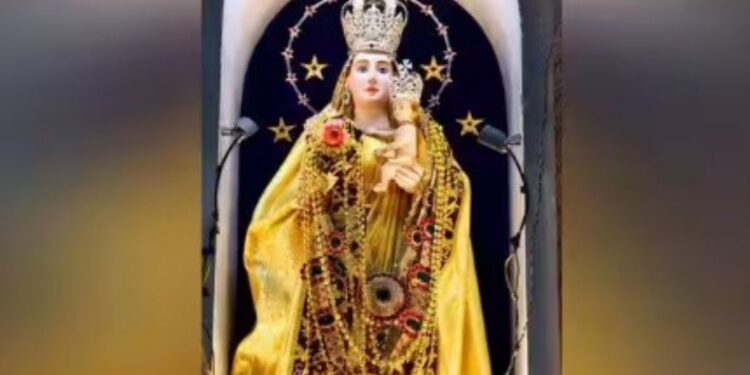 தேனி மாவட்டம் முழுவதும் கோலாகலமான கிறிஸ்துமஸ் கொண்டாட்டம் பேராலயங்களில் சிறப்புத் திருப்பலி