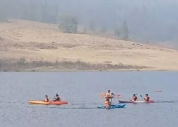 சுற்றுலாப் பயணிகளின் வருகையால் திணறும் மலைகளின் இளவரசி கொடைக்கானலில் கடும் போக்குவரத்து நெரிசல்