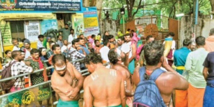 சதுரகிரியில் மார்கழி பிரதோஷம் காத்திருந்து தரிசித்த பக்தர்கள்!