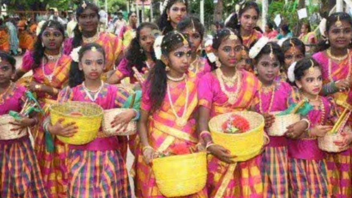 கலைத் திருவிழா நடத்தி முடித்தும் நிதி வழங்காமல் இழுத்தடிப்பு ஆசிரியர்கள் வேதனை