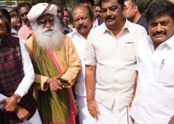 “விவசாய நிலத்தின் விளைச்சலில் விவசாயிகளுக்கே முழு அதிகாரம் வேண்டும்”: சத்குரு வலியுறுத்தல்!