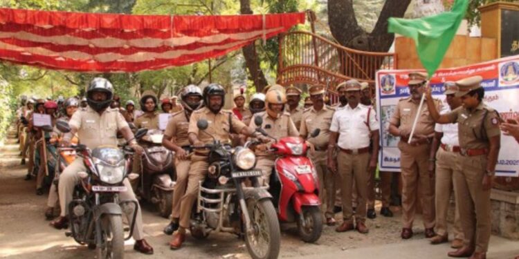 மதுரையில் 150 காவலர்கள் பங்கேற்ற பிரம்மாண்ட இருசக்கர வாகன விழிப்புணர்வு பேரணி