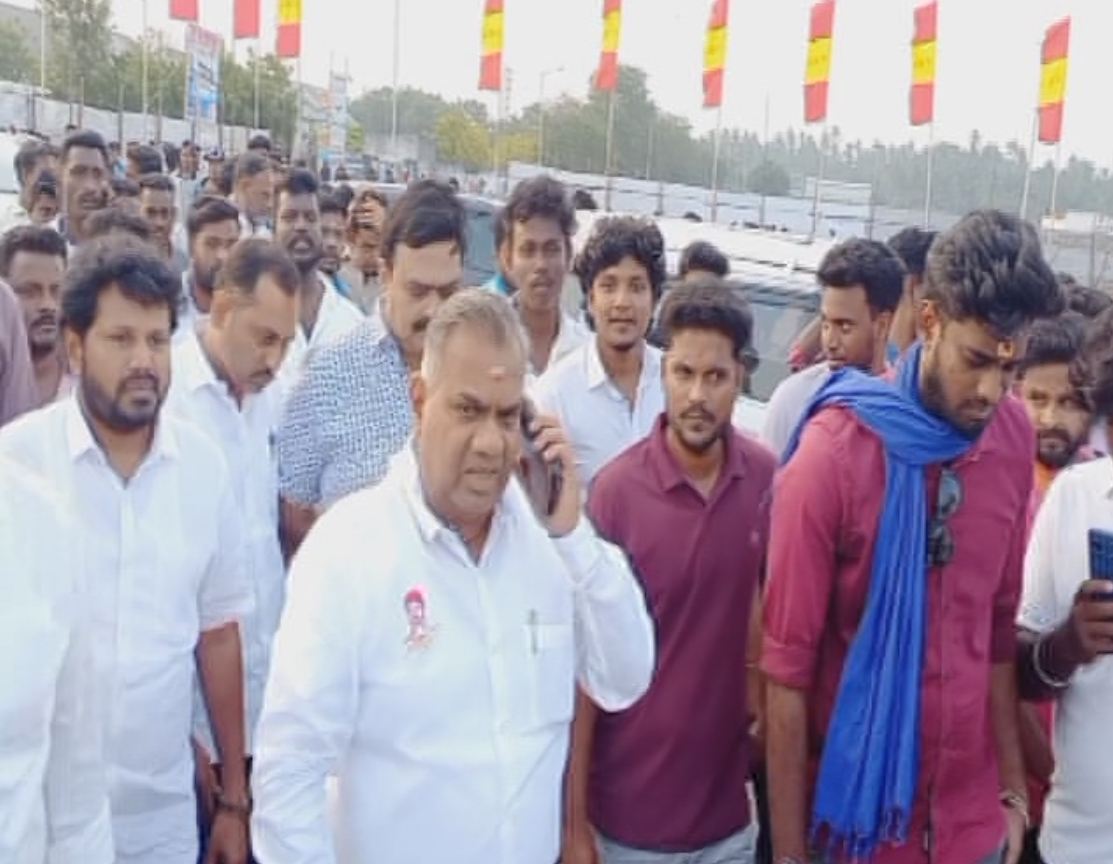 எங்க கட்சி கூட்டத்திற்கு வரவேண்டாம் – கெஞ்சும் தமிழக வெற்றிக்கழகம்