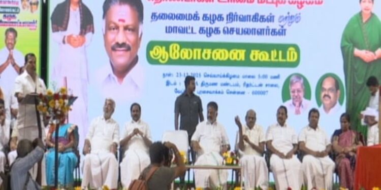 எடப்பாடிக்கு பாடம் புகட்டுவோம் – அதிரடியில் இறங்கிய OPS குழு