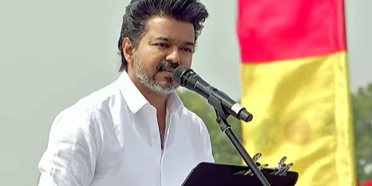 “நீங்கள் கேட்குறதுக்காகலாம் நான் பேச முடியாது !” : பெயர் சொல்லாமல் பதிலடி கொடுத்த விஜய்