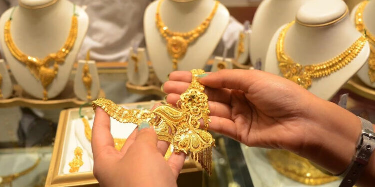 தங்கம் விலை சரிவு : சவரனுக்கு ரூ.640 குறைந்தது