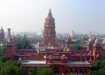 மணல் கொள்ளை கட்டுப்படுத்துவது கலெக்டர்களின் பொறுப்பு : சென்னை உயர் நீதிமன்றம்