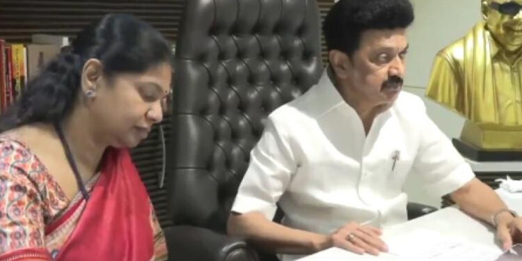 சட்டமன்றத் தேர்தல் : திமுக தேர்தல் அறிக்கை தயாரிக்க 12 பேர் கொண்ட குழு