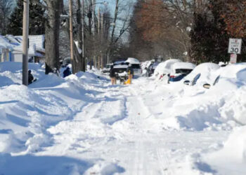 அமெரிக்காவில் ‘பாம் சைக்ளோன்’ : அதிதீவிர பனிப்புயலால் 5.5 கோடி மக்கள் பாதிப்பு