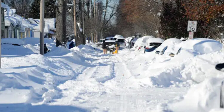 அமெரிக்காவில் ‘பாம் சைக்ளோன்’ : அதிதீவிர பனிப்புயலால் 5.5 கோடி மக்கள் பாதிப்பு