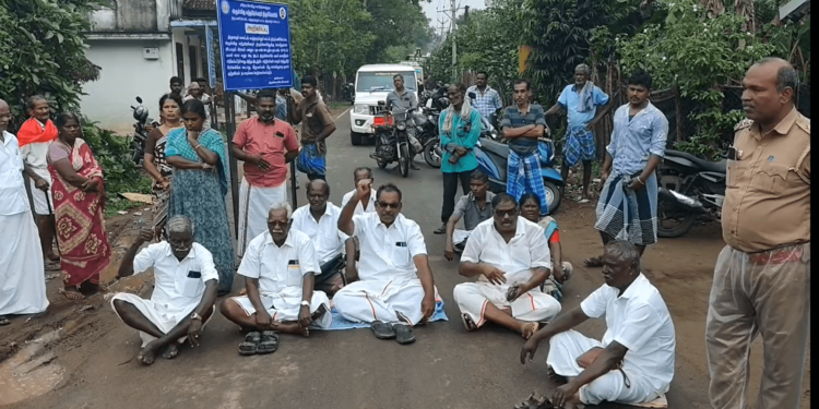 வீட்டு மனை பட்டா செல்லாது எனக்கூறி, இடத்தை கைப்பற்ற வந்த இந்து சமய அறநிலையத்துறை……..அப்பகுதி மக்கள் சாலை மறியல் போராட்டத்தால் பரபரப்பு.