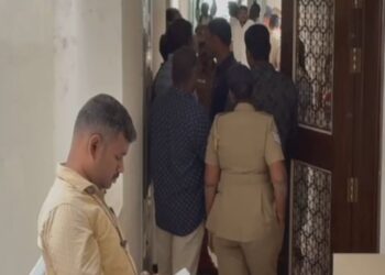 கதவை உடைத்து கைது செய்யப்பட்டார் யூடியூபர் சவுக்கு சங்கர்