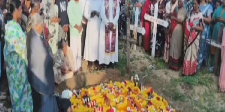 நினைவிருக்கிறதா ஆழிப்பேரலை? – சுனாமியில் இறந்தவர்களுக்கு கண்ணீர் அஞ்சலி