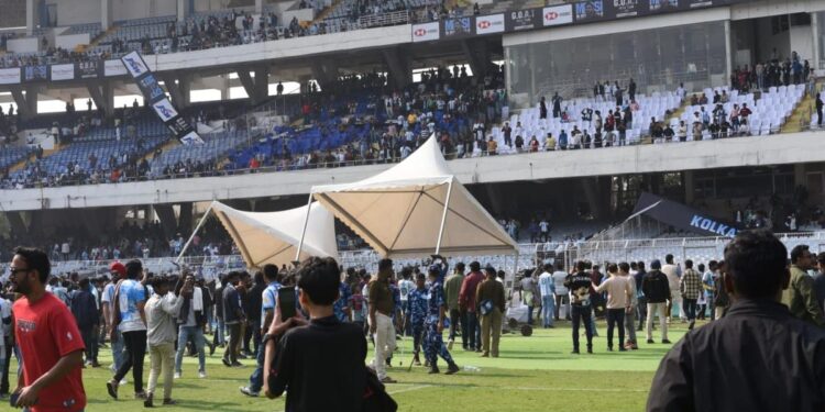 லியோனல் மெஸ்ஸி இந்தியா வருகை – பார்க்க குவிந்த கூட்டத்தால் வன்முறை