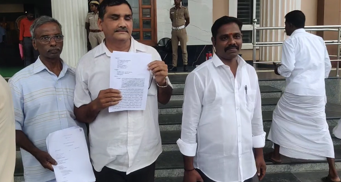 மயிலாடுதுறை அருகே,திமுக பொதுக்குழு உறுப்பினர் அர்ஷத் என்பவர் தூண்டுதல் காரணமாக இஸ்லாமிய நபர் மீது தாக்குதல்