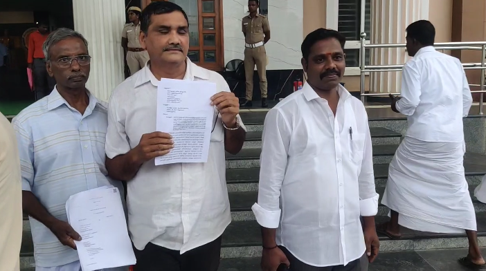 மயிலாடுதுறை அருகே,திமுக பொதுக்குழு உறுப்பினர் அர்ஷத் என்பவர் தூண்டுதல் காரணமாக இஸ்லாமிய நபர் மீது தாக்குதல்