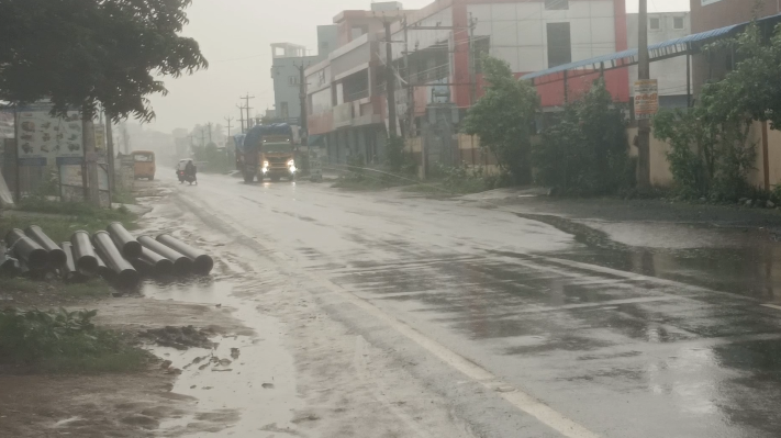 செங்கல்பட்டு ஒரு நாள் விடுபட்ட மழை   மீண்டும் கனமழையால் பொதுமக்கள் அவதி