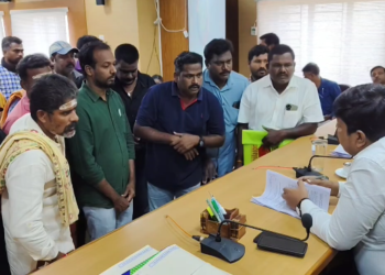 வழுவூரில் 15 ஆண்டுகளாக இயங்கிவந்த தனியார் பள்ளியை மூடப்போவதாக நிர்வாகத்தின் அறிவிப்பால் பெற்றோர் அதிர்ச்சி