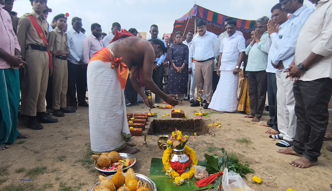 தமிழ்நாடு முதலமைச்சர்  மு.க.ஸ்டாலின் காணொளி காட்சி வாயிலாக நன்னிலத்தில் ரூ.2.75 கோடி மதிப்பீட்டில் சிறுவிளையாட்டு அரங்க கட்டுமானப்பணி