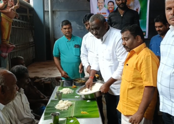 நடிகர் ரஜினிகாந்த்75-வது பிறந்தநாளை முன்னிட்டு மயிலாடுதுறை பிரசன்ன மாரியம்மன் ஆலயத்தில்108லிட்டர் பால் அபிஷேகம்