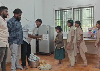 1000இளைஞர்கள் சேர்ந்து பிரதிபலன் எதிர்பார்க்காமல்6வகுப்பு முதல்12வகுப்பு வரை பயிலும்40விடுதி மாணவியருக்கு உணவு வழங்கும் நிகழ்ச்சி