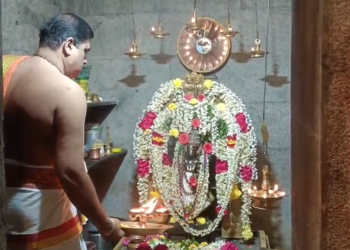 விழுப்புரத்தில் ரஜினிகாந்த் பிறந்தநாளில் ரசிகர்கள் ஆஞ்சநேயர் கோவிலில் சிறப்பு அபிஷேகம்