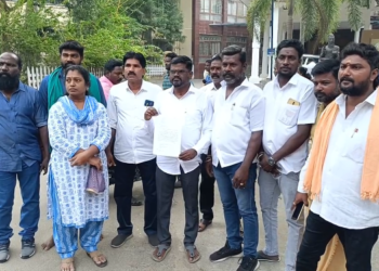 பொங்கல் பண்டிகையின் போது திருவள்ளூரில் ஜல்லிக்கட்டு நடத்த அனுமதி கோரி ஆட்சியரிடம் மனு