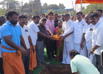 திருவள்ளூர் 3கோடி ரூபாய் மதிப்பீட்டில் விளையாட்டு அரங்கம் கட்டுவதற்கான கட்டுமானப் பணி அமைச்சர் சா.மு.நாசர் அடிக்கல்