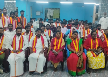 வைத்தீஸ்வரன் கோவிலில் பல்வேறு மாற்று கட்சியினர்100-க்கும் மேற்பட்டோர் தங்களை TVKவில் தங்களை இணைத்துக்கொண்டனர்