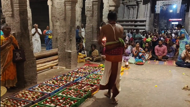 ஸ்ரீ மாயூரநாதர் ஆலயத்தில் கார்த்திகை மாத கடைசி சோமவாரத்தை முன்னிட்டு சங்காபிஷேகம் 1008சங்குகளால் அபிஷேகம்