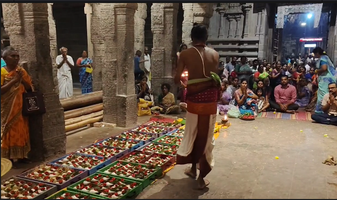 ஸ்ரீ மாயூரநாதர் ஆலயத்தில் கார்த்திகை மாத கடைசி சோமவாரத்தை முன்னிட்டு சங்காபிஷேகம் 1008சங்குகளால் அபிஷேகம்