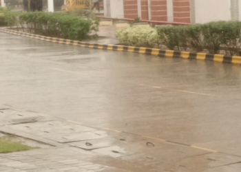 செங்கல்பட்டு  மாவட்டத்தில் திடீரென கொட்டி தீர்த்த கனமழை  சாலைகளில்  மழைநீர் ஓடியதால் பொதுமக்கள் அவதி