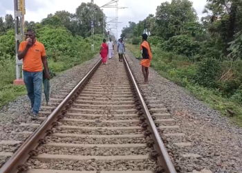 மத்திய பிரதேசத்தில் இருந்து ராமேஸ்வரத்துக்கு ஆன்மிக பயணம் வடமாநிலபெண் ரயிலில்இருந்து தவறி விழுந்து உயிரிழப்பு