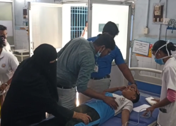 மயிலாடுதுறையில் பள்ளிவேன் விபத்து 27 மாணவர்கள் மருத்துவமனையில் அனுமதி