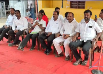 குடவாசல் நீதிமன்றம் முன்பாக வழக்கறிஞர்கள் உண்ணாவிரதப் போராட்டம் இ-பைலிங் முறையை கைவிடக்கோரி கோரிக்கை