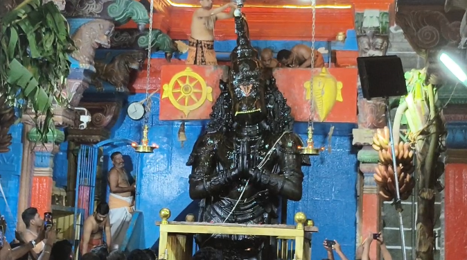 கன்னியாகுமரி சுசீந்திரம் தாணுமாலய சுவாமி கோவில் 18அடி உயரமுள்ள விஸ்வரூபஆஞ்சநேயருக்கு 16வகை அபிஷேகம்