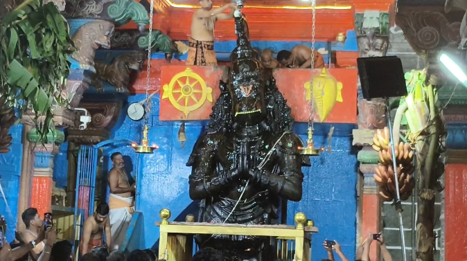 கன்னியாகுமரி சுசீந்திரம் தாணுமாலய சுவாமி கோவில் 18அடி உயரமுள்ள விஸ்வரூபஆஞ்சநேயருக்கு 16வகை அபிஷேகம்