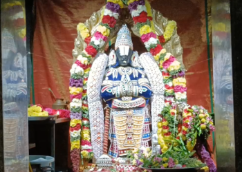 அனுமத் ஜெயந்தி விழா முன்னிட்டு மயிலாடுதுறை ரயிலடி ஆபத்துதாரண ஆஞ்சநேயர் சுவாமிக்கு  சிறப்பு அபிஷேகம்