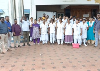 சென்னையில் செவிலியர்களை கைது செய்ததை கண்டித்து செவிலியர்கள் காத்திருப்பு போராட்டம்