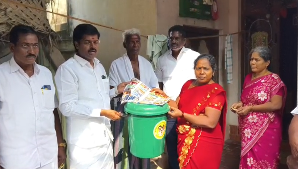  உதயநிதி ஸ்டாலின்  பிறந்தநாளை ஒட்டி கண்டமங்கலம் மேற்கு ஒன்றியத்திற்குட்பட்ட பகுதி நலதிட்ட உதவி