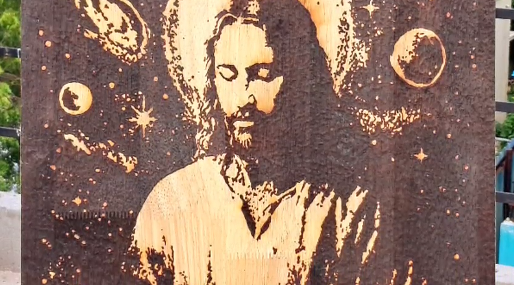 ஏசுகிறிஸ்துவின் உருவத்தை சூரிய ஒளியைக்கொண்டு மரப்பலகையில் தத்ரூபமாக வரைந்த ஆசியாவின் முதல் சன்லைட் வுட் பர்னிங் ஆர்ட்டிஸ்ட்